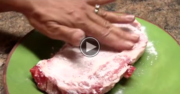 when she Rubs Baking Soda On A Piece Of Steak The End Result Is Awesome