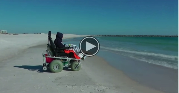 This 100-Year-Old Woman Sees the Ocean for the First Time.