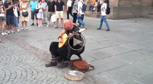 This Street Performer Can Sing With 2 Voices At Once..