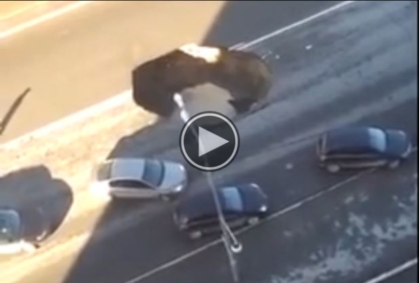 Watch This Sinkhole Open Up Right In The Middle Of Traffic.