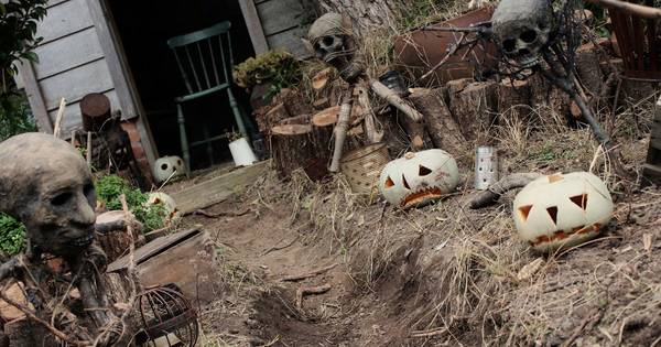 These Neighborhood Houses Are Doing Halloween Better Than You.