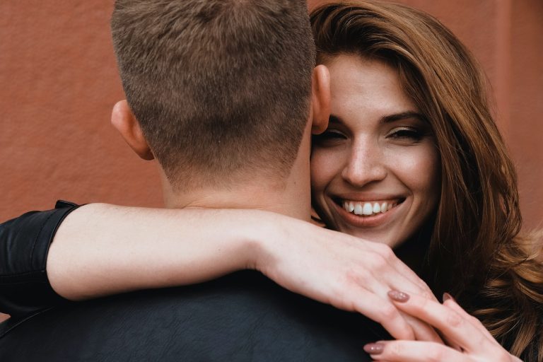 12 Types Of Hugs And What They Say About Your Relationship