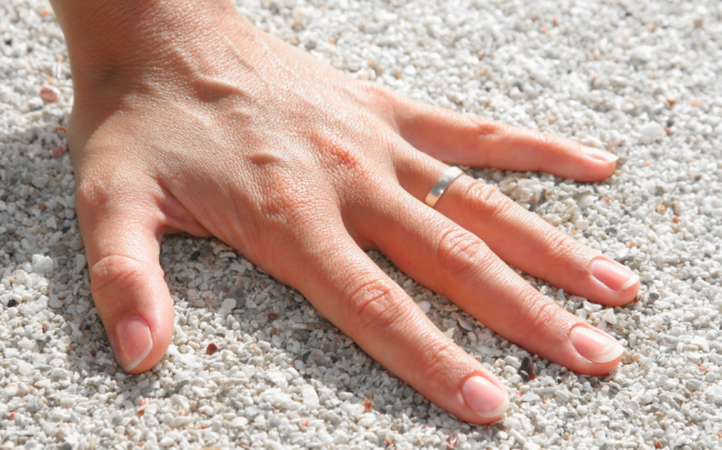 What Your Hands Say About Your Personality what your hands say about your personality ring finger e1708294401307 650x405 What Your Hands Say About Your Personality